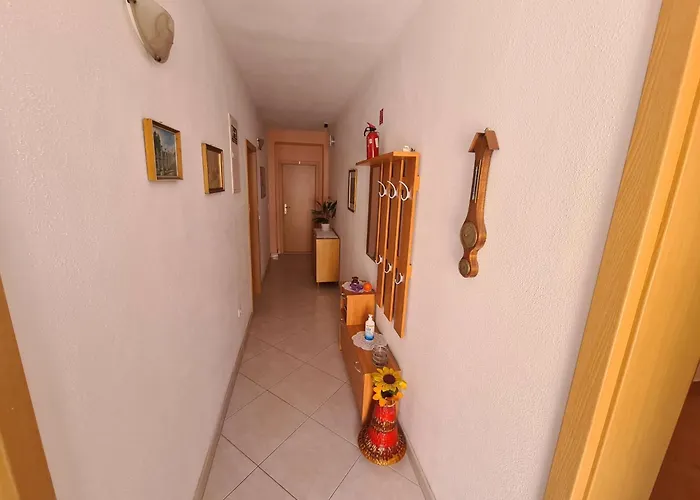 アパート Spectrum マカルスカ