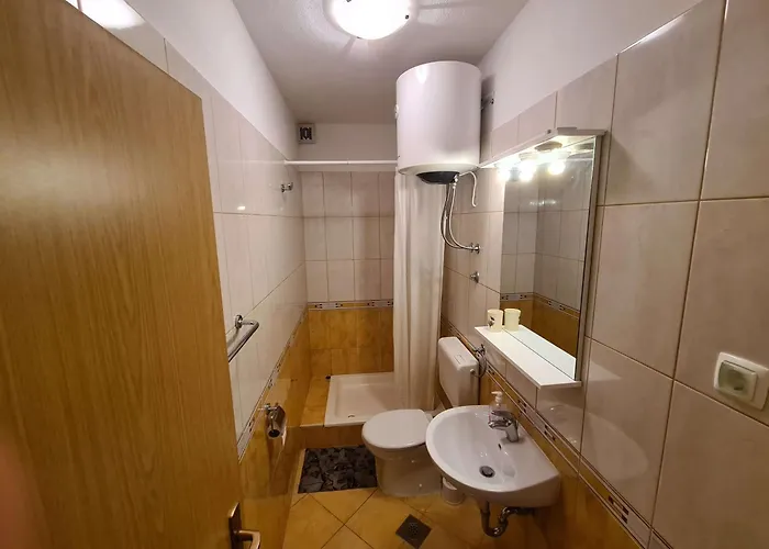 アパート Spectrum マカルスカ