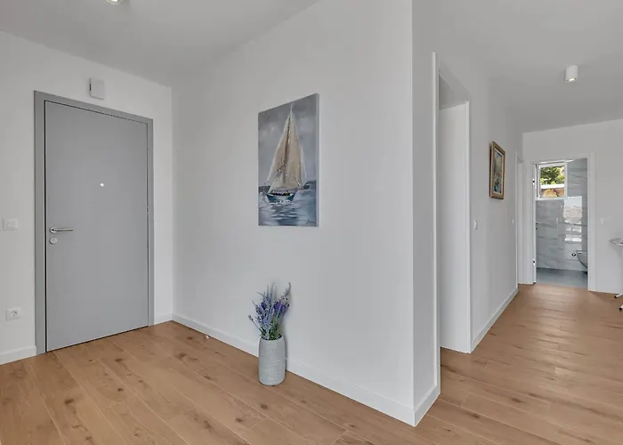 Spectrum アパート マカルスカ